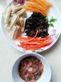 腐竹木耳小炒的做法步骤1