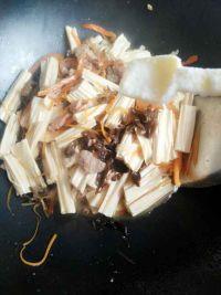 腐竹木耳小炒的做法步骤5