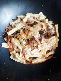 腐竹木耳小炒的做法步骤7