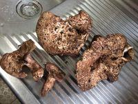 虎掌菌汤浸滑鸡的做法步骤1