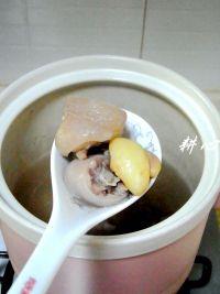 菱角猪尾汤的做法步骤9