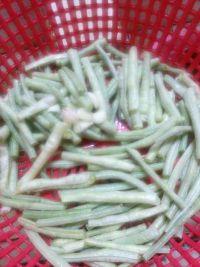 梅菜干炒豆角的做法步骤1