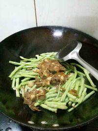 梅菜干炒豆角的做法步骤5