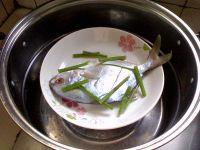 葱油鲳鱼的做法步骤2