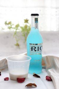 蓝玫瑰鸡尾酒沙冰的做法步骤1