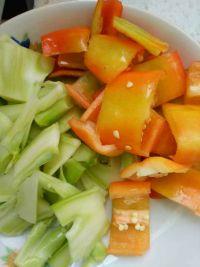 肉片辣炒西兰花梗的做法步骤1