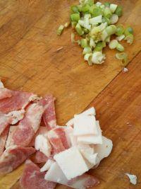 肉片辣炒西兰花梗的做法步骤2