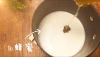 蜂蜜布丁的做法步骤2