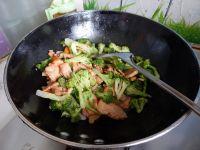 西兰花炒鸡肉片的做法步骤11