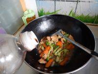 西兰花炒鸡肉片的做法步骤14