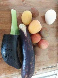 茄子鸡蛋柿子卤的做法步骤1