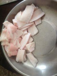 猪油渣炒甜瓜的做法步骤1