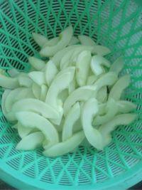 猪油渣炒甜瓜的做法步骤2