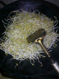 清炒豆芽的做法步骤3