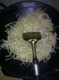 清炒豆芽的做法步骤4