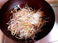 蒜苗炒豆芽的做法步骤2