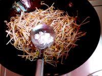 蒜苗炒豆芽的做法步骤4