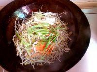 蒜苗炒豆芽的做法步骤5