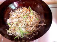 蒜苗炒豆芽的做法步骤6