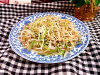 蒜苗炒豆芽的做法步骤7