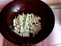 土豆炖豆角的做法步骤3
