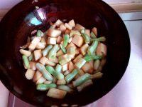 土豆炖豆角的做法步骤7