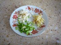 莴笋炒鸡蛋的做法步骤2