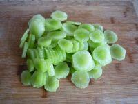 莴笋炒鸡蛋的做法步骤3