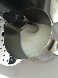 卡布基诺拉花咖啡的做法步骤3