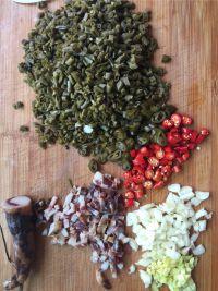 腊肠炒酸豆角的做法步骤2