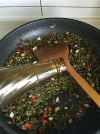 腊肠炒酸豆角的做法步骤6