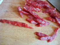 腊肠炒芦笋的做法步骤3