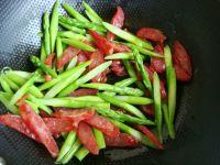 腊肠炒芦笋的做法步骤6