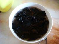 木耳炒丝瓜的做法步骤1