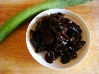 木耳炒丝瓜的做法步骤3