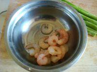 凉拌虾仁芦笋的做法步骤2