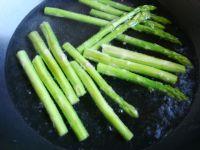 凉拌虾仁芦笋的做法步骤4
