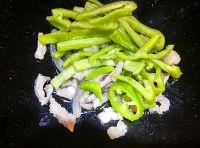 青椒炒银芽的做法步骤3