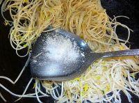 青椒炒银芽的做法步骤5