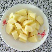 鸭腿炖土豆的做法步骤2