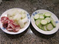 咸肉双瓜汤的做法步骤1