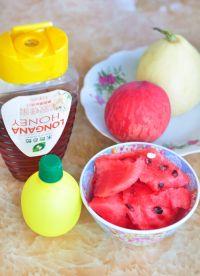 西瓜蜜桃汁的做法步骤1