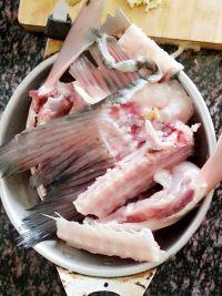 鱼骨豆腐汤的做法步骤1