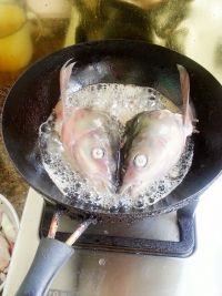 鱼骨豆腐汤的做法步骤3