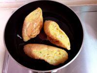 午餐肉蛋煎面包的做法步骤5