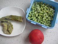 毛豆青笋番茄汤的做法步骤1