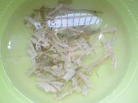 毛豆青笋番茄汤的做法步骤2