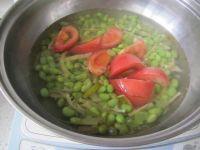 毛豆青笋番茄汤的做法步骤7