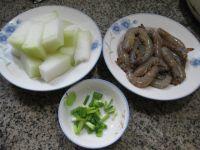 基围虾煮冬瓜的做法步骤1