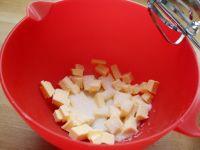 香蕉核桃蛋糕的做法步骤2